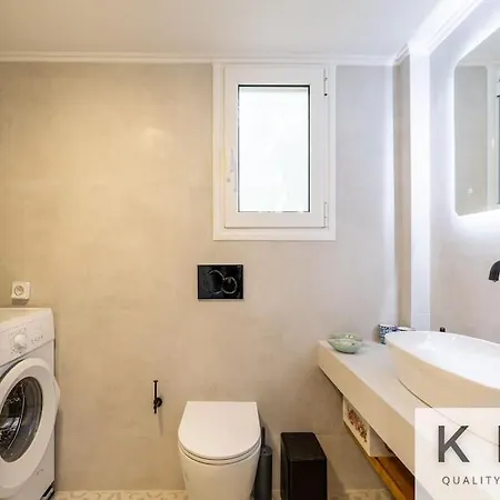 Апартаменты Thea Lassi 2 Bedroom Apartment, Garden Level
