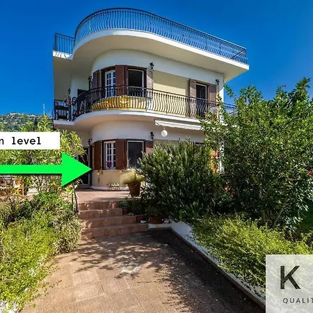 Thea Lassi 2 Bedroom Apartment, Garden Level Apartment Argostoli (Kefalonia)