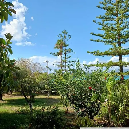 Thea Lassi 2 Bedroom Apartment, Garden Level Apartment Argostoli (Kefalonia)